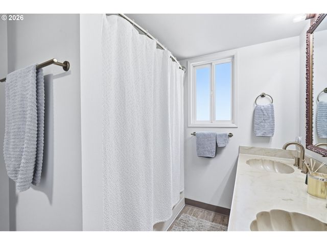 720 Ne 31ST Pl, Canby, OR 97013