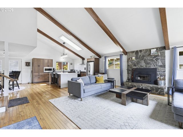 720 Ne 31ST Pl, Canby, OR 97013