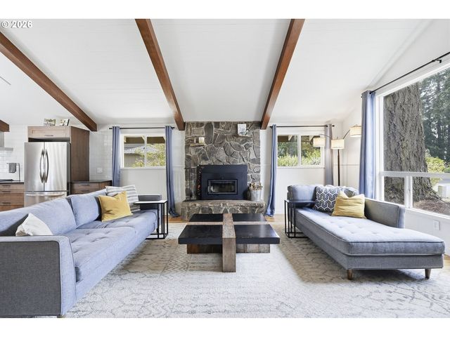 720 Ne 31ST Pl, Canby, OR 97013