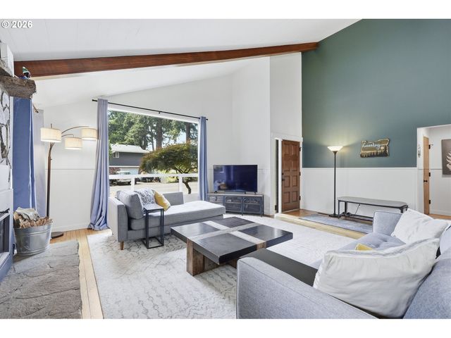 720 Ne 31ST Pl, Canby, OR 97013