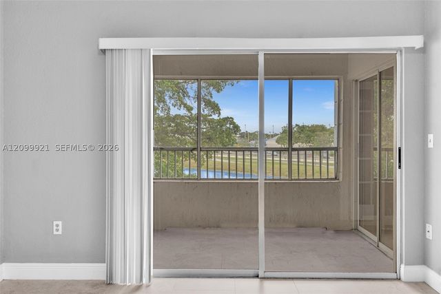 2881 N Oakland Forest Dr 307, Oakland Park, FL 33309