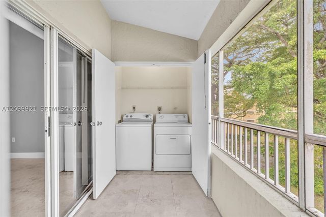 2881 N Oakland Forest Dr 307, Oakland Park, FL 33309