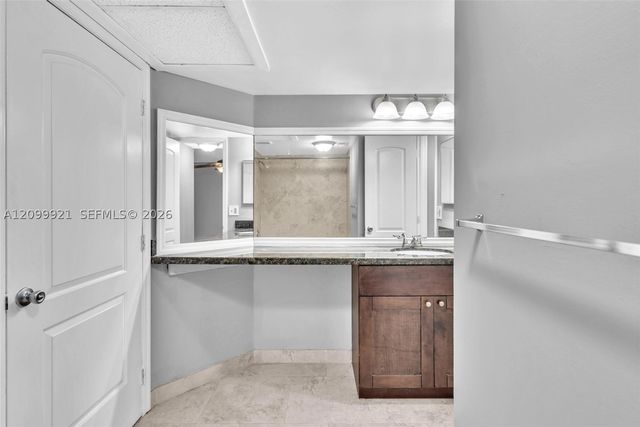 2881 N Oakland Forest Dr 307, Oakland Park, FL 33309