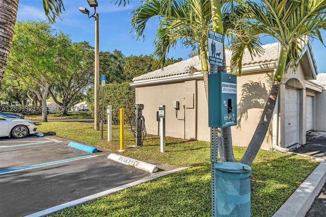 2881 N Oakland Forest Dr 307, Oakland Park, FL 33309