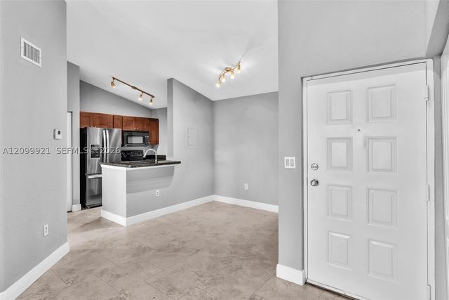 2881 N Oakland Forest Dr 307, Oakland Park, FL 33309
