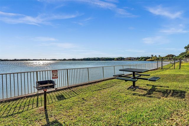 2881 N Oakland Forest Dr 307, Oakland Park, FL 33309