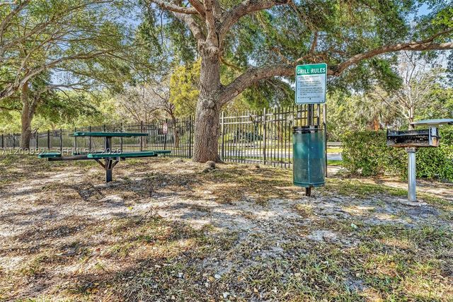 2881 N Oakland Forest Dr 307, Oakland Park, FL 33309