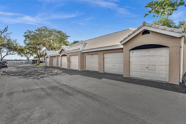 2881 N Oakland Forest Dr 307, Oakland Park, FL 33309