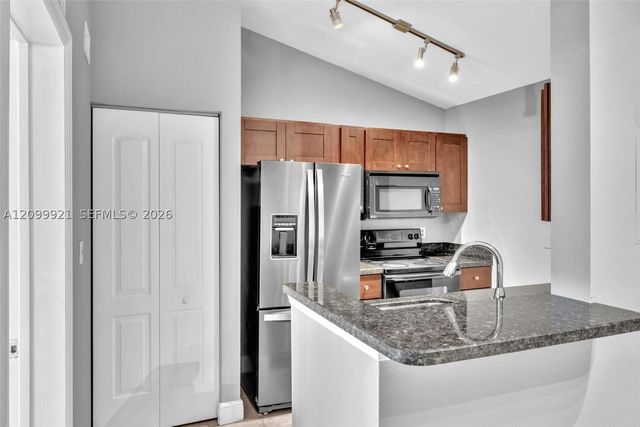 2881 N Oakland Forest Dr 307, Oakland Park, FL 33309