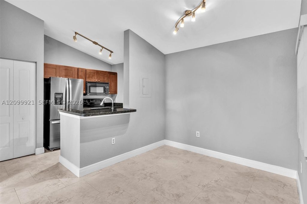 2881 N Oakland Forest Dr 307, Oakland Park, FL 33309
