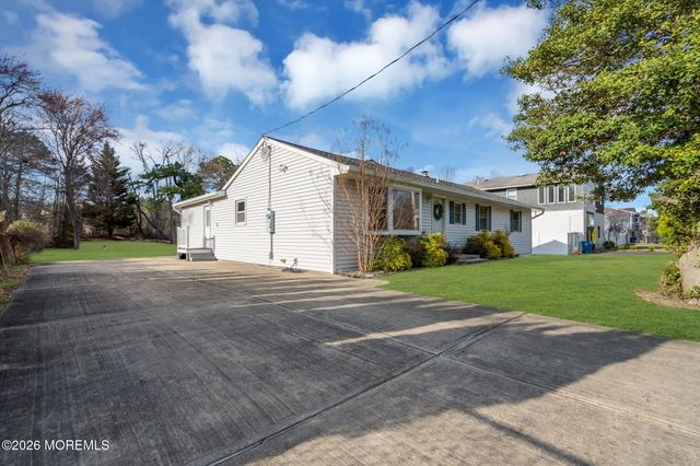 20 Sylvan Boulevard, Howell, NJ 07731