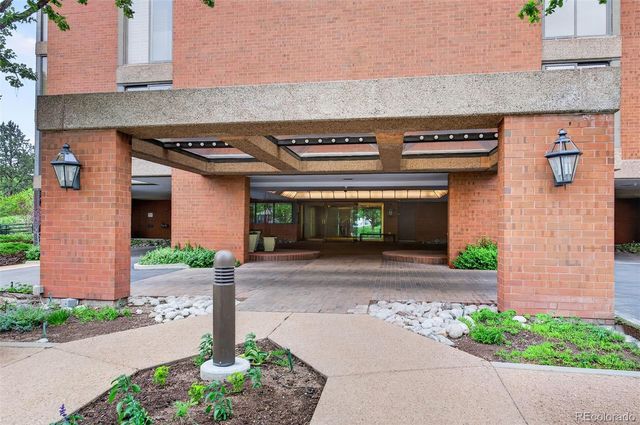 1900 E Girard Place 508, Englewood, CO 80113