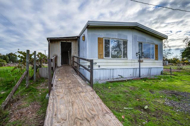 17677 Olinda Road, Anderson, CA 96007