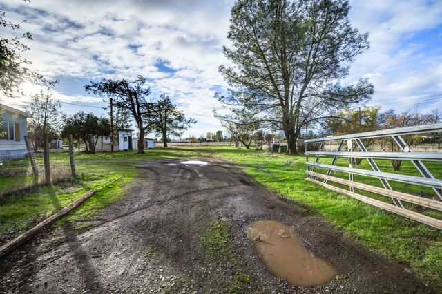 17677 Olinda Road, Anderson, CA 96007