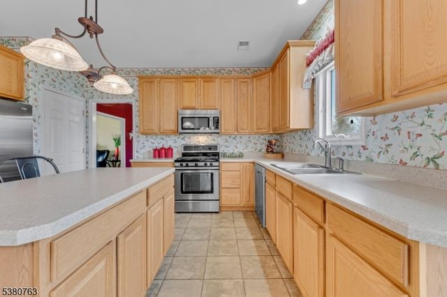 107 Mc Cullough Rd, Washington Twp., NJ 07882