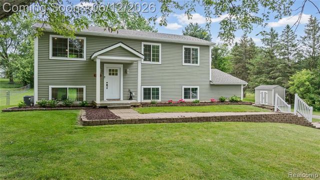 2904 Sun Terrace Drive, Hartland, MI 48353