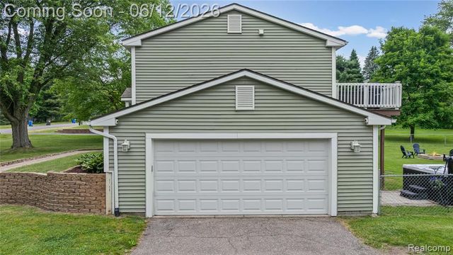 2904 Sun Terrace Drive, Hartland, MI 48353