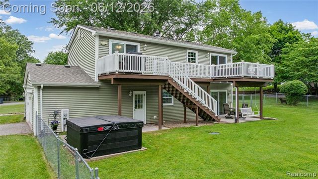 2904 Sun Terrace Drive, Hartland, MI 48353