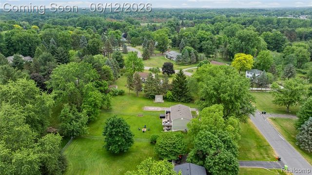 2904 Sun Terrace Drive, Hartland, MI 48353