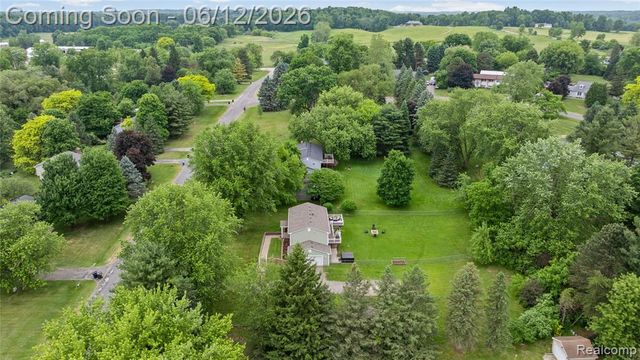 2904 Sun Terrace Drive, Hartland, MI 48353