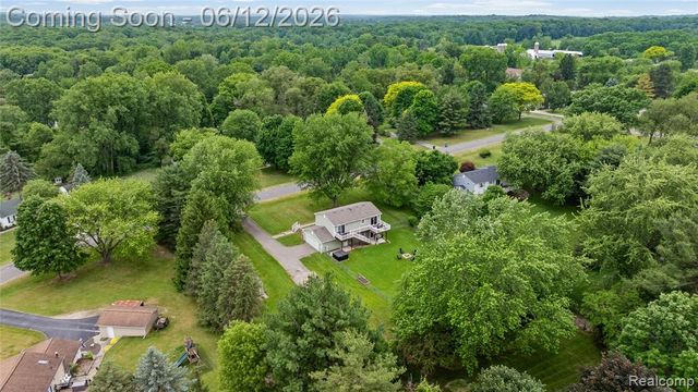 2904 Sun Terrace Drive, Hartland, MI 48353