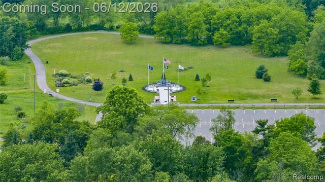 2904 Sun Terrace Drive, Hartland, MI 48353