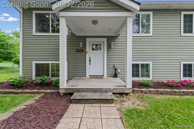 2904 Sun Terrace Drive, Hartland, MI 48353