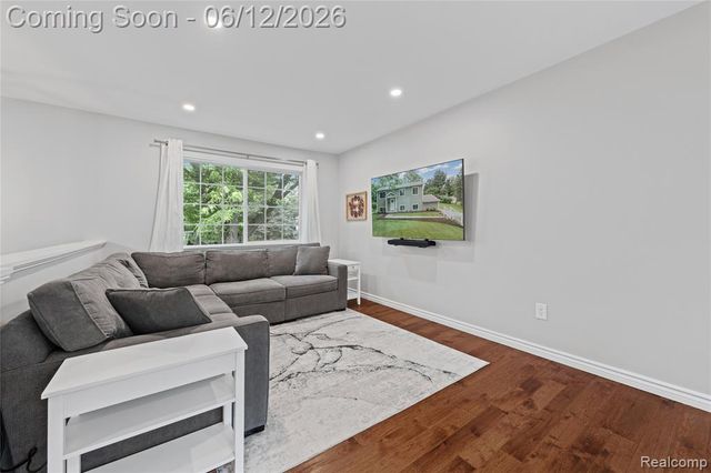 2904 Sun Terrace Drive, Hartland, MI 48353
