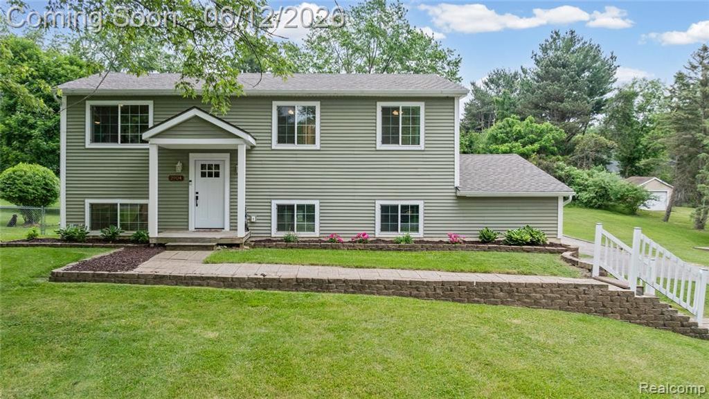 2904 Sun Terrace Drive, Hartland, MI 48353