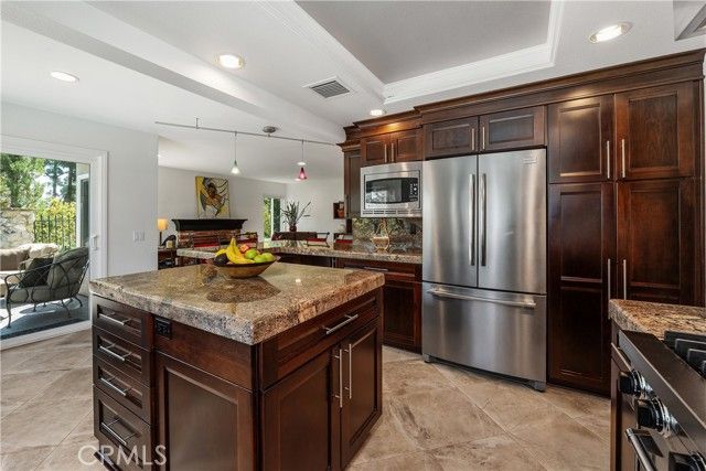 7238 Woodvale Court, West Hills (los Angeles), CA 91307