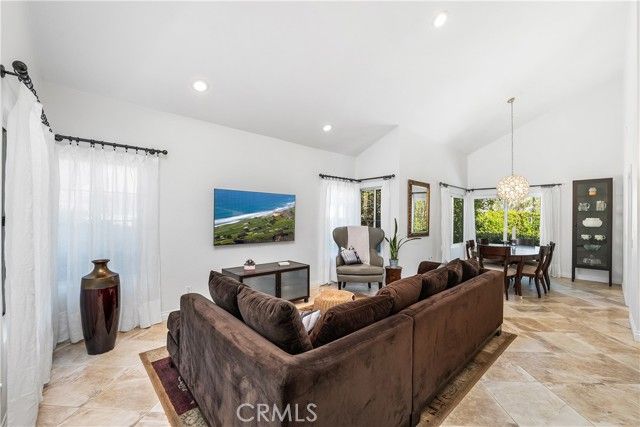 7238 Woodvale Court, West Hills (los Angeles), CA 91307