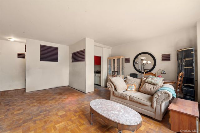 7 Fordham Hill Oval 2E, Bronx, NY 10468