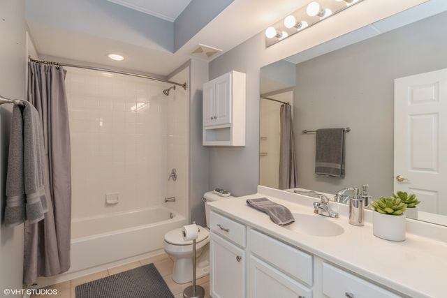 8727 W Bryn Mawr Avenue 206, Chicago, IL 60631