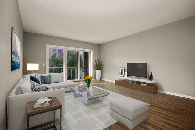 8727 W Bryn Mawr Avenue 206, Chicago, IL 60631