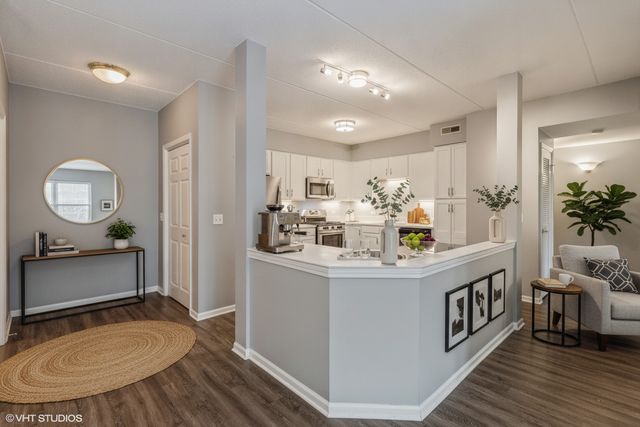 8727 W Bryn Mawr Avenue 206, Chicago, IL 60631