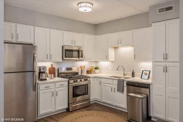 8727 W Bryn Mawr Avenue 206, Chicago, IL 60631