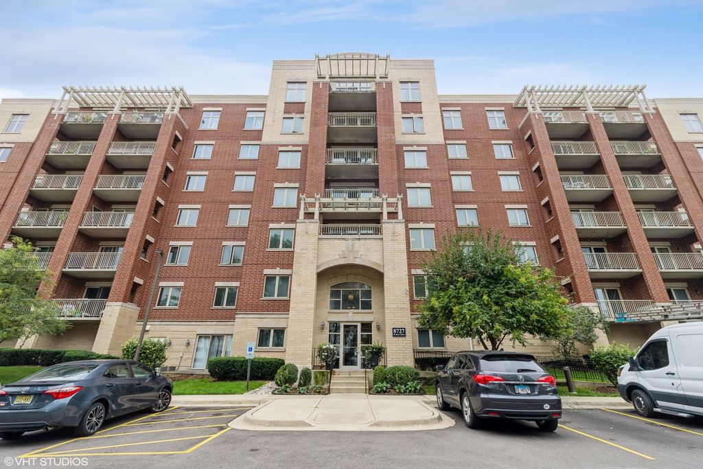 8727 W Bryn Mawr Avenue 206, Chicago, IL 60631