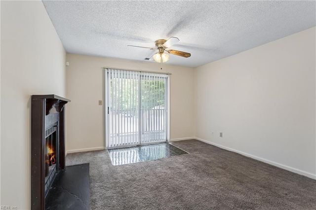 541 Pineland Cir Apt 201, Newport News, VA 23608