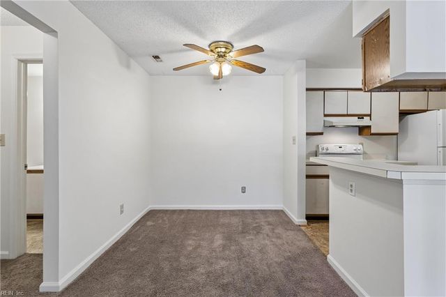 541 Pineland Cir Apt 201, Newport News, VA 23608