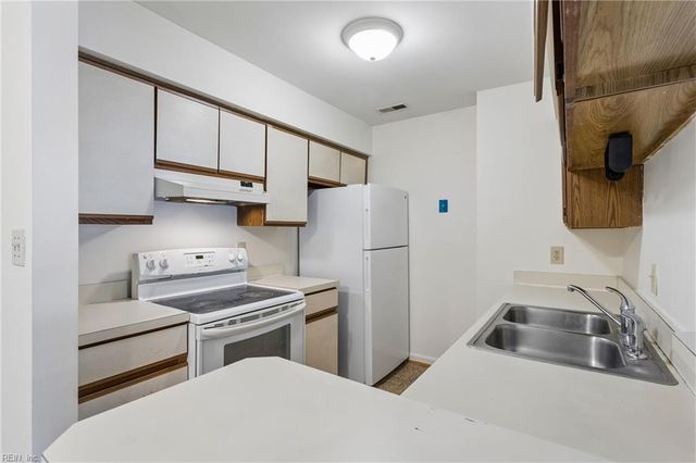 541 Pineland Cir Apt 201, Newport News, VA 23608