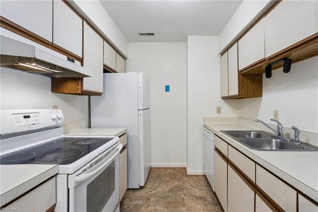 541 Pineland Cir Apt 201, Newport News, VA 23608