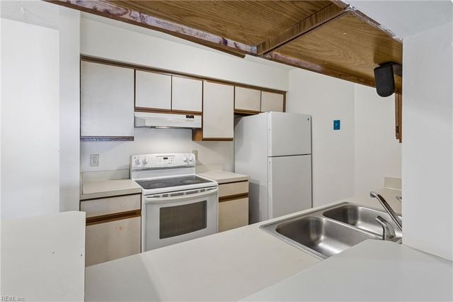 541 Pineland Cir Apt 201, Newport News, VA 23608