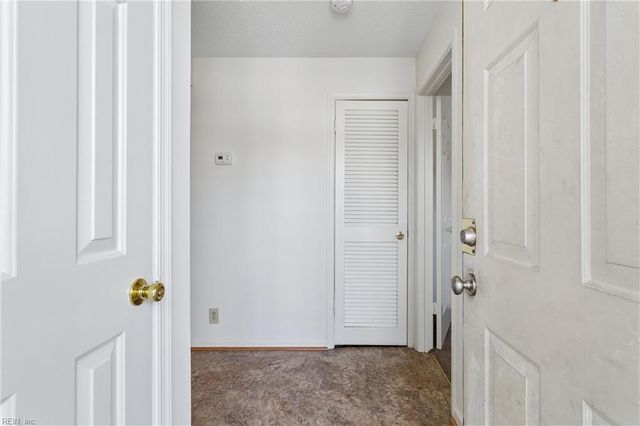 541 Pineland Cir Apt 201, Newport News, VA 23608