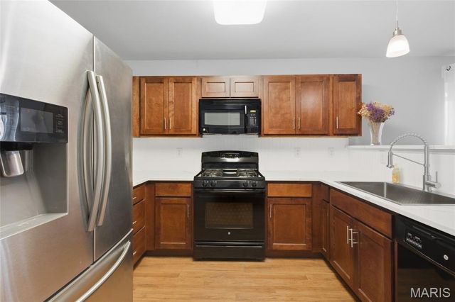 9933 Linn Avenue, St Louis, MO 63125