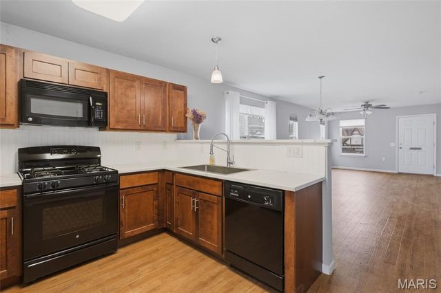 9933 Linn Avenue, St Louis, MO 63125