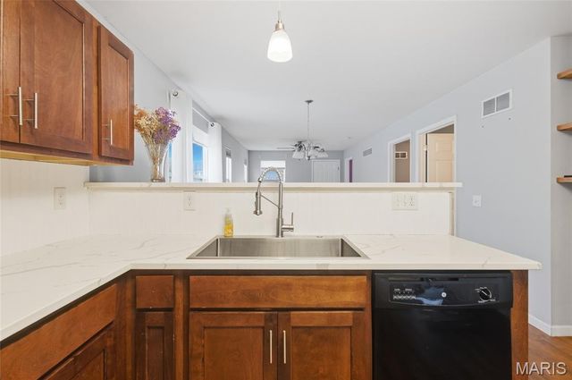 9933 Linn Avenue, St Louis, MO 63125