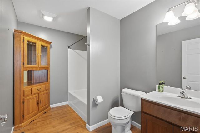 9933 Linn Avenue, St Louis, MO 63125