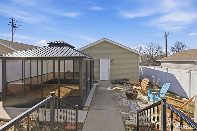 9933 Linn Avenue, St Louis, MO 63125