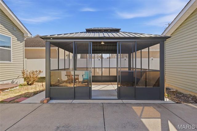 9933 Linn Avenue, St Louis, MO 63125