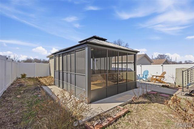 9933 Linn Avenue, St Louis, MO 63125